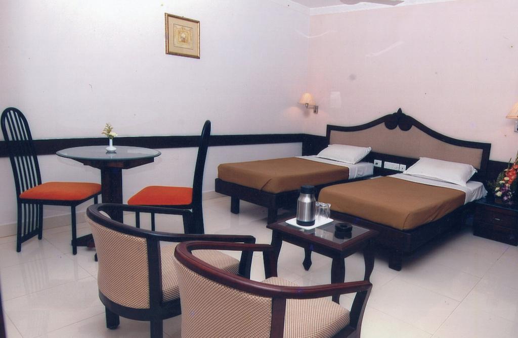 Hotel Planet Mount Chennai Ruang foto